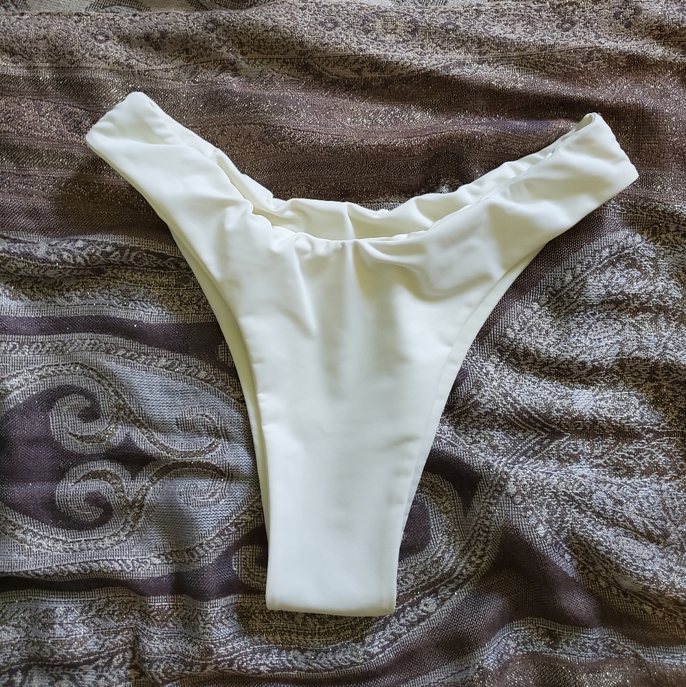 Cindy Bottom in Shell Size Medium
